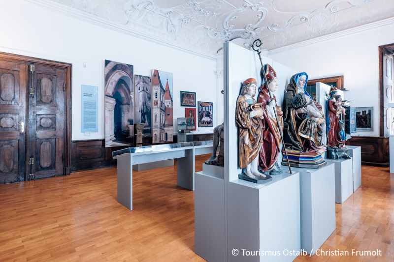 Verschiedene Exponate im Schlossmuseum Ellwangen